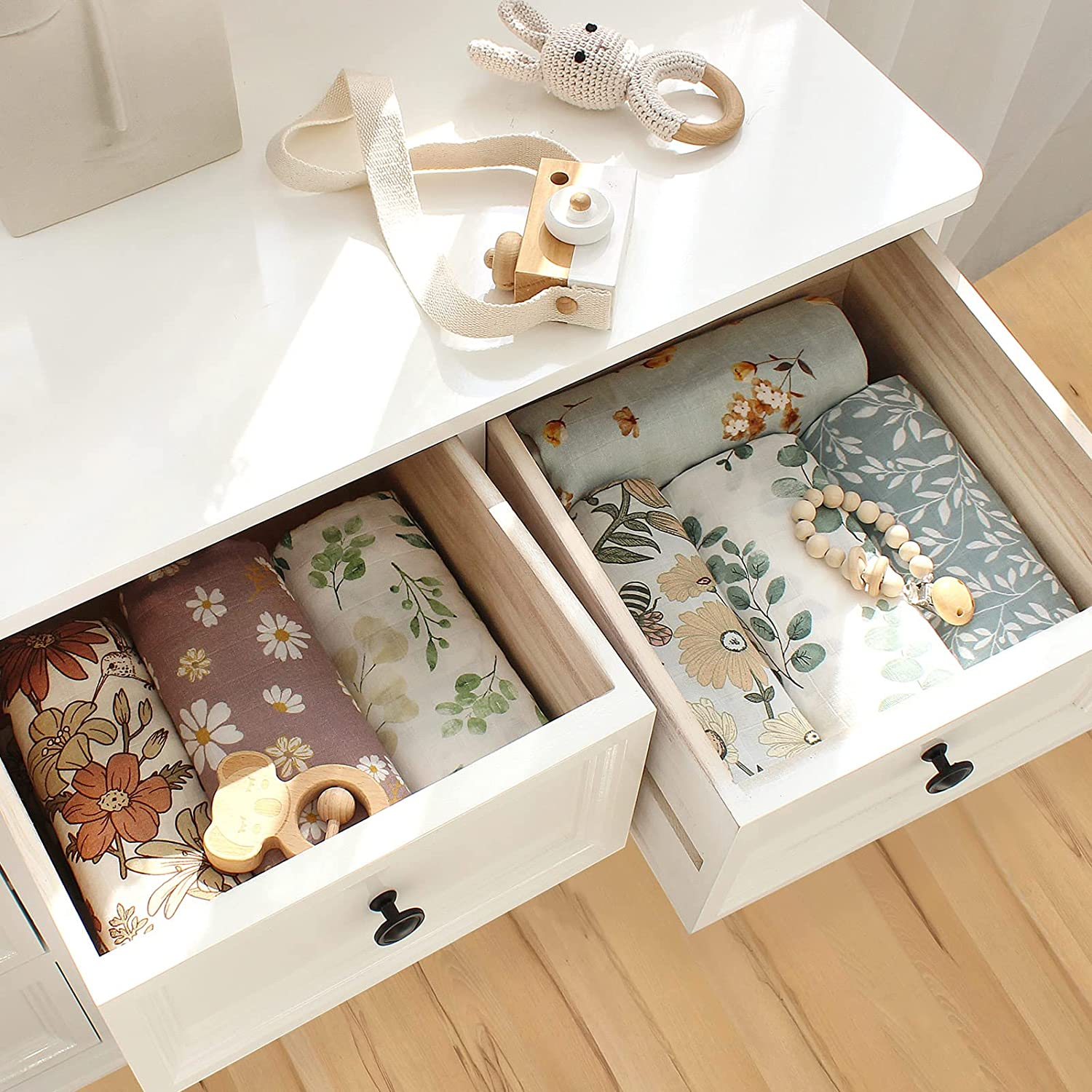 Lifetree Baby Swaddle Blankets, Muslin Wraps Unisex Newborn Receiving Blanket for Boys & Girls, 70% Viscose from Bamboo and 30% Cotton, Soft, Breathable, Large 120 X 120Cm Eucalyptus Pattern - Peach  Pink image number 5