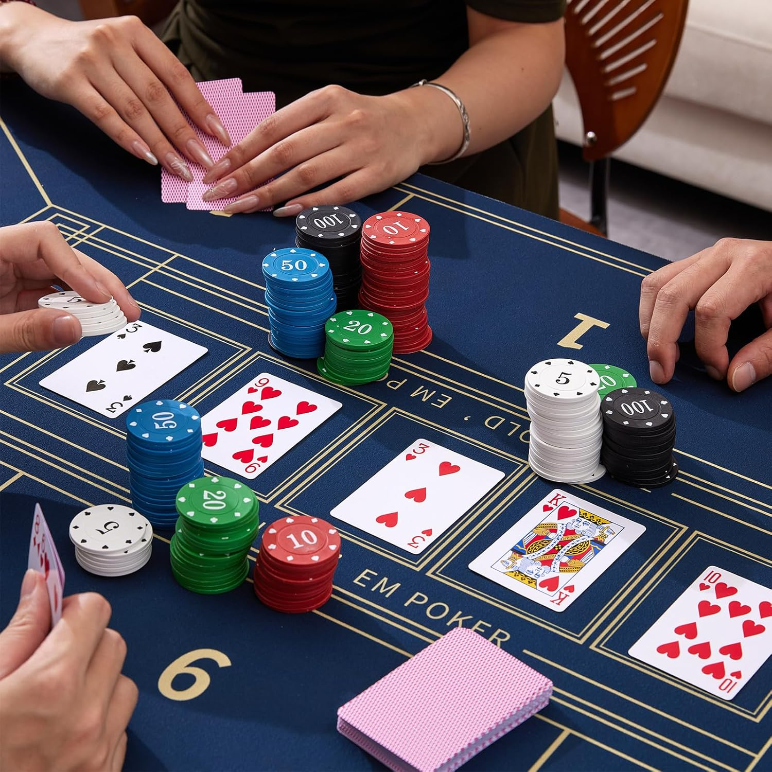 Poker Chips,Denomination Poker Chips Set with Black Velvet Pouch Bag,Plastic Learning Counters Disks and Learning Math Counting Chips,Game Night Party Supplies(100Pcs)