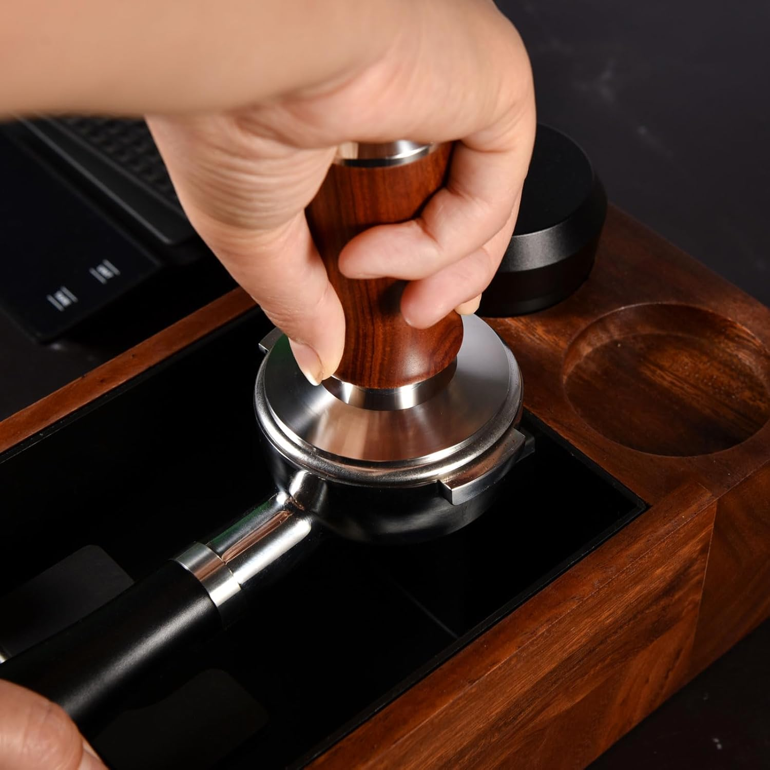 MATOW 58.5Mm Espresso Hand Tamper, Dual Calibrated Spring Loaded Coffee Tamper with Stainless Steel Ripple Base, Pro-Barista 30Lbs Espresso Tamper with Red Rosewood Handle Fits 58Mm Portafilter image number 4