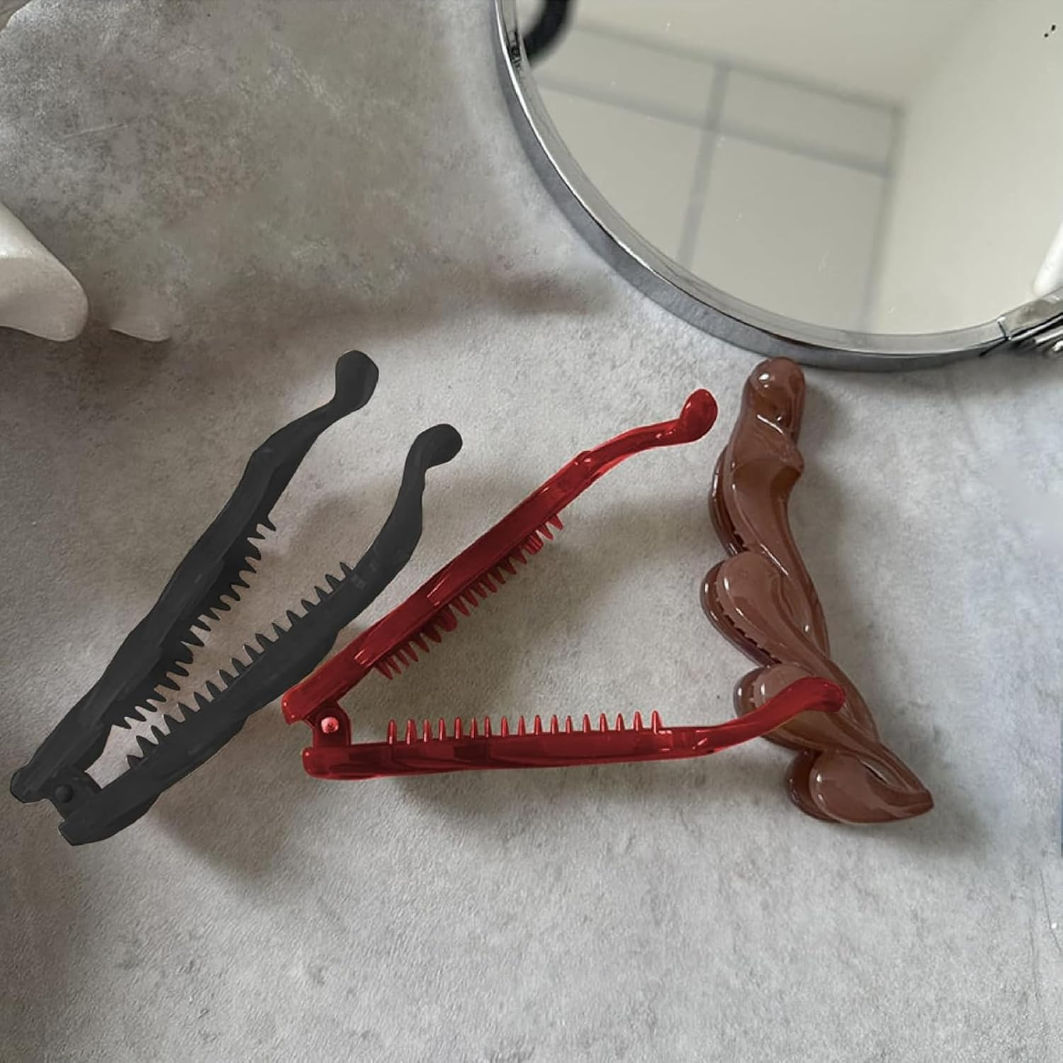 Pack of 3 Vintage Hair Clips for Ponytail, Fish Clips for Long Hair, Comb Fish Clips for Women and Girls image number 5