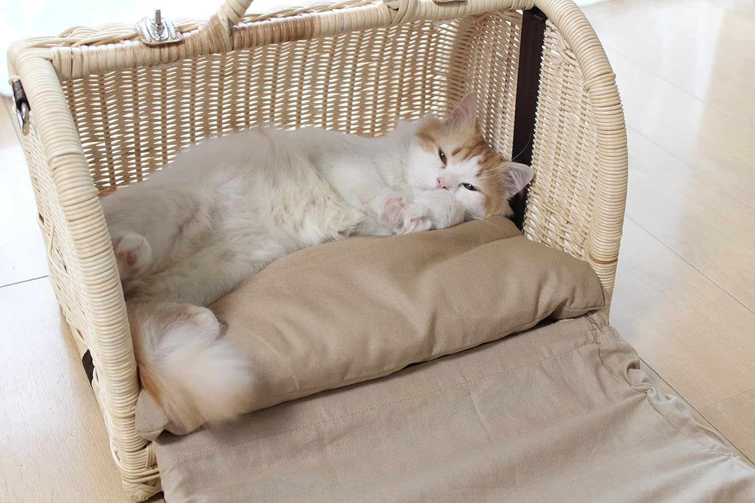 N4 Style Rattan Carrymine Cat Bed Pet Natural image number 2