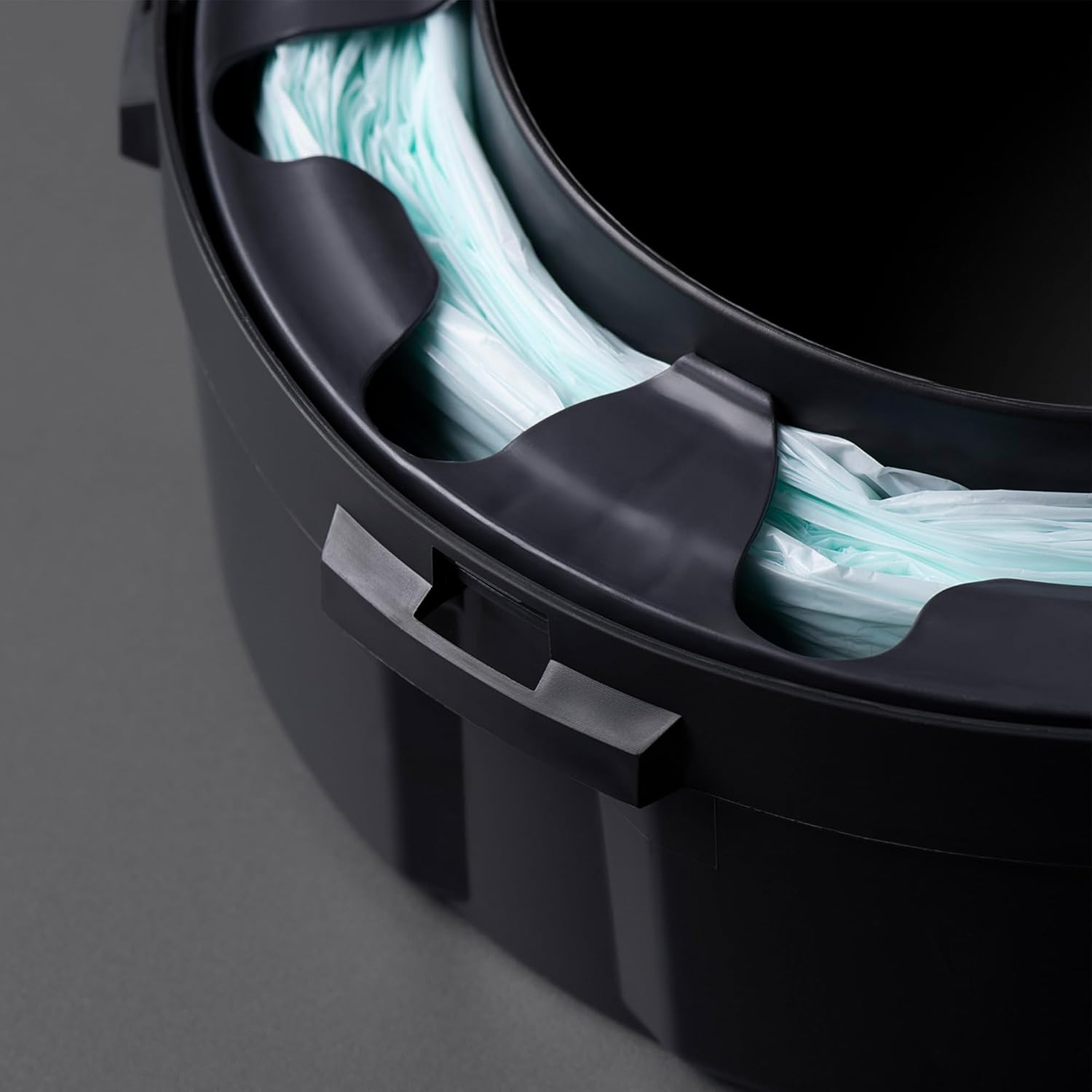 Tommee Tippee Twist and Click Advanced Nappy Bin Original Refill Cassettes, Exclusive Pack of 4, for Easy Refill and Great Value (Pack May Vary) image number 2