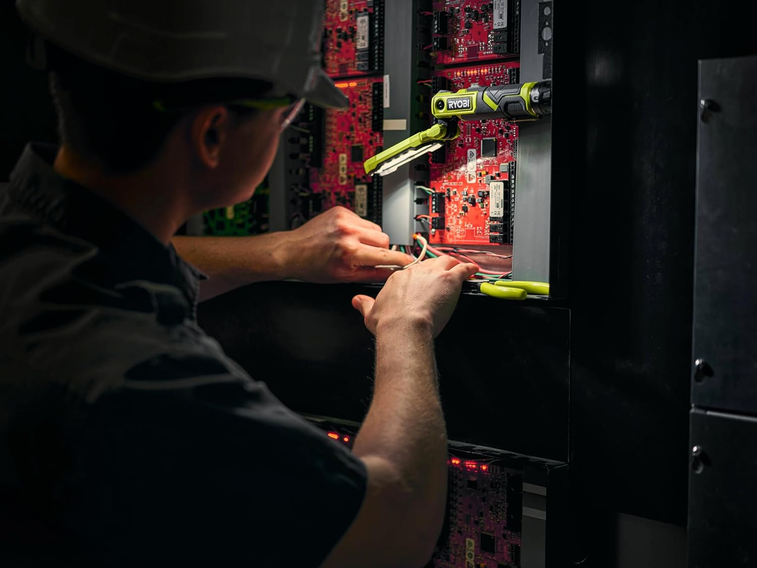 Ryobi 4V Usb-Lithium RLI4-120G Foldable 650 Lumens Rechargeable Battery Stablelight with 1 X 4V 2.0Ah Lithium Battery and Charger image number 6