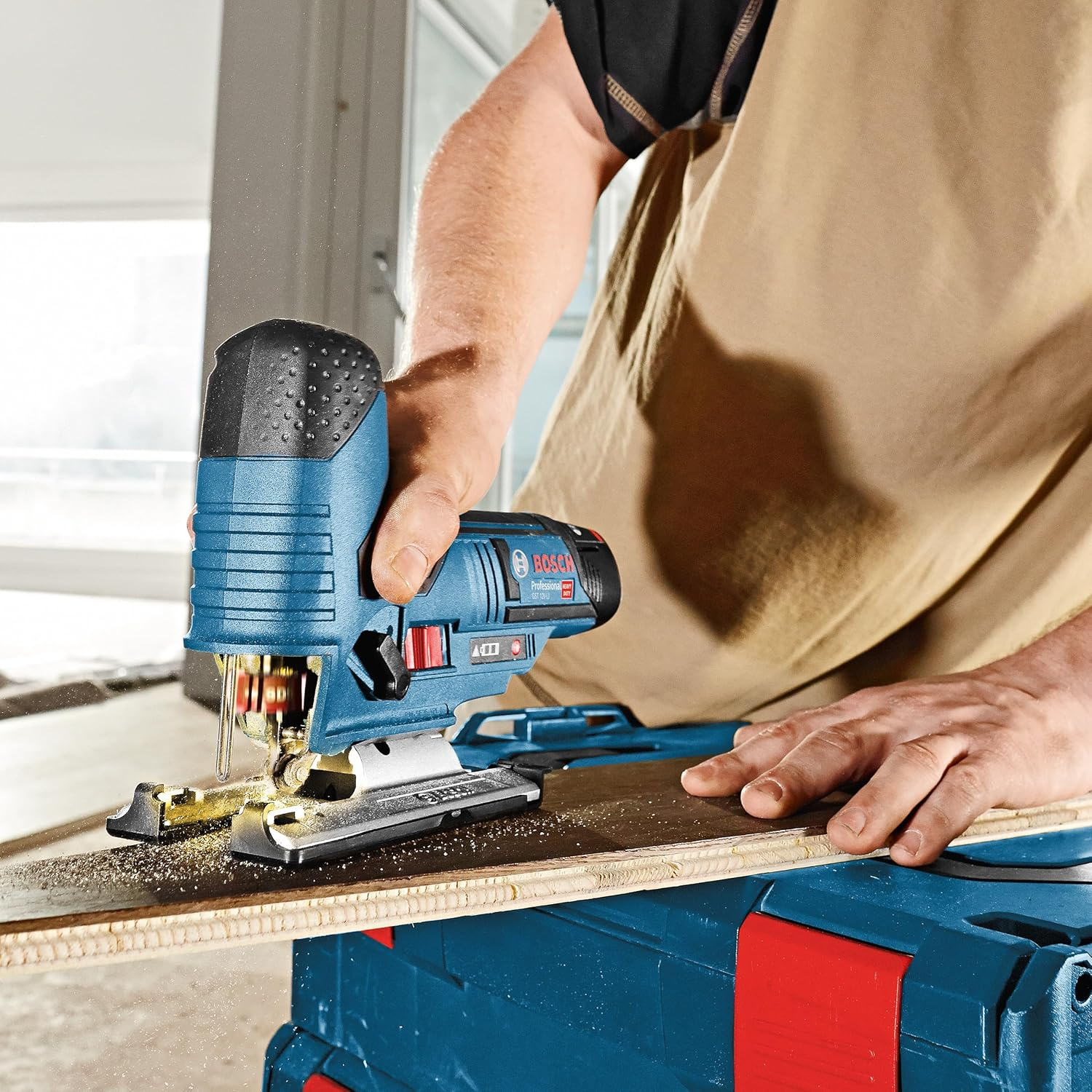 Bosch Professional 12V System GST 12V-70 Cordless Jigsaw (2 X Saw Blades, Glide Shoe, Anti-Splinter Guard, Cutting Depth in Wood: 70 Mm, excluding Batteries and Charger, in Carton) image number 4