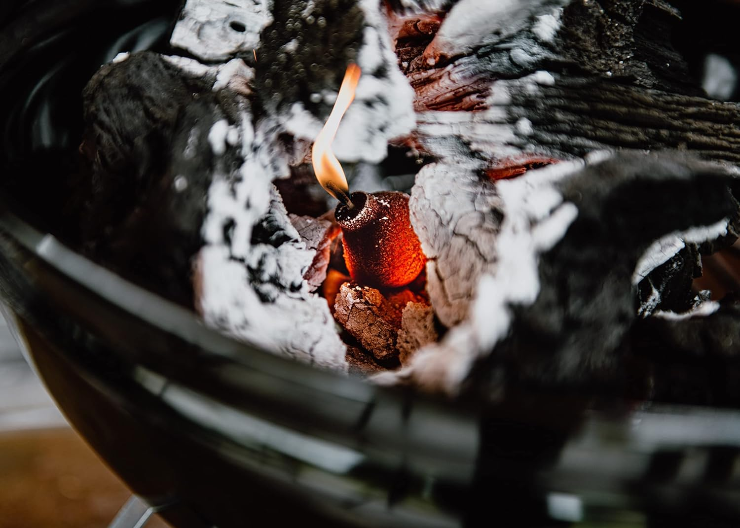 Jealous Devil Boom! Fire Starters - Organic Coconut Fibre BBQ Fire Starter for Campfires, BBQ and Indoor Fireplace - Clean, Odourless 20 Minute Burn Time image number 3