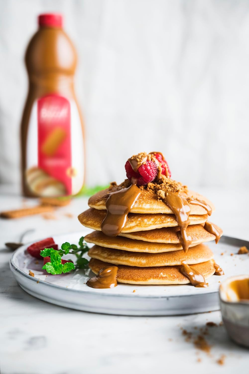 Lotus Biscoff Topping Sauce in Squeezy Bottle 1 Litre image number 2