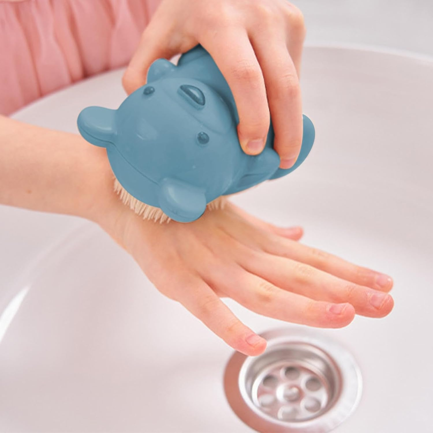 Kids Nail Brush - Adorable Bear Soft Stiff Bristles Scrubber - Easy to Grip Bear Finger Nail Brush with Soft Bristles, Gently Cleans Kid'S Nails image number 4