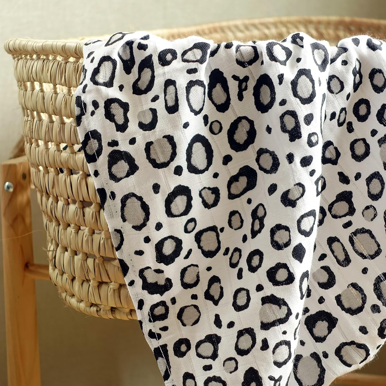 Muslinz Newborn Sensory Muslin Squares in Black and White for Visual Stimulation and Sensory Play. Baby Muslin Bamboo/Organic Cotton Mix. (Leopard, 70X70Cms) image number 2
