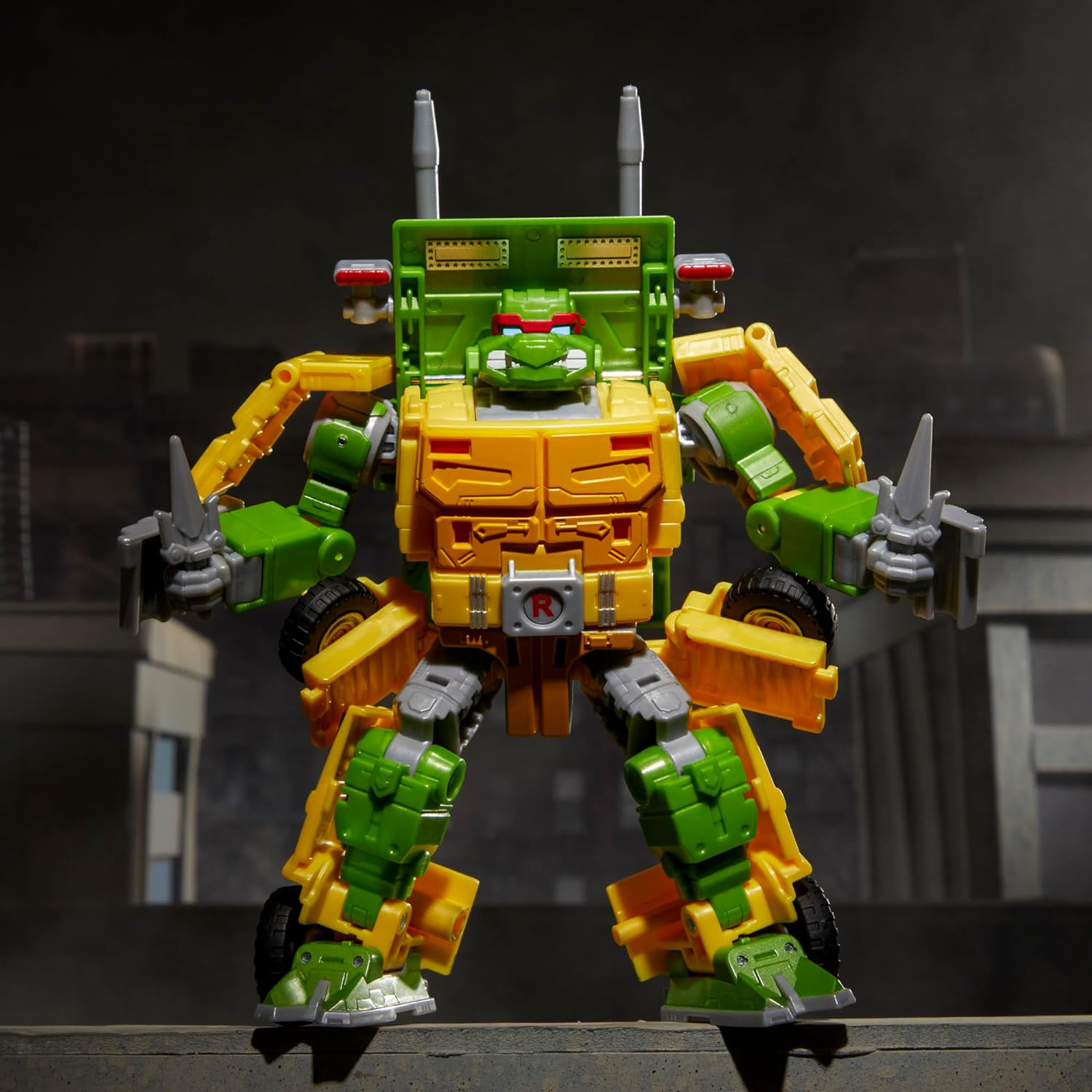 Teenage Mutant Ninja Turtles X Transformers Toy Party Wallop, 7-Inch Action Figure, 8+ image number 2
