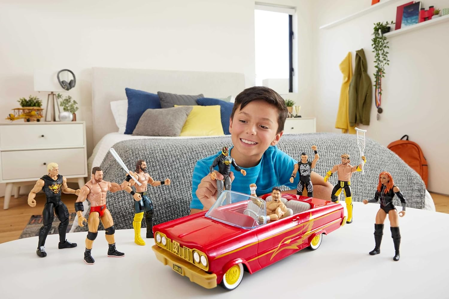 Mattel WWE Action Figure & Toy Vehicle Set, Rey Mysterio Main Event Figure & Lucha Low Rider Car with Launching Action & Hydraulics image number 1
