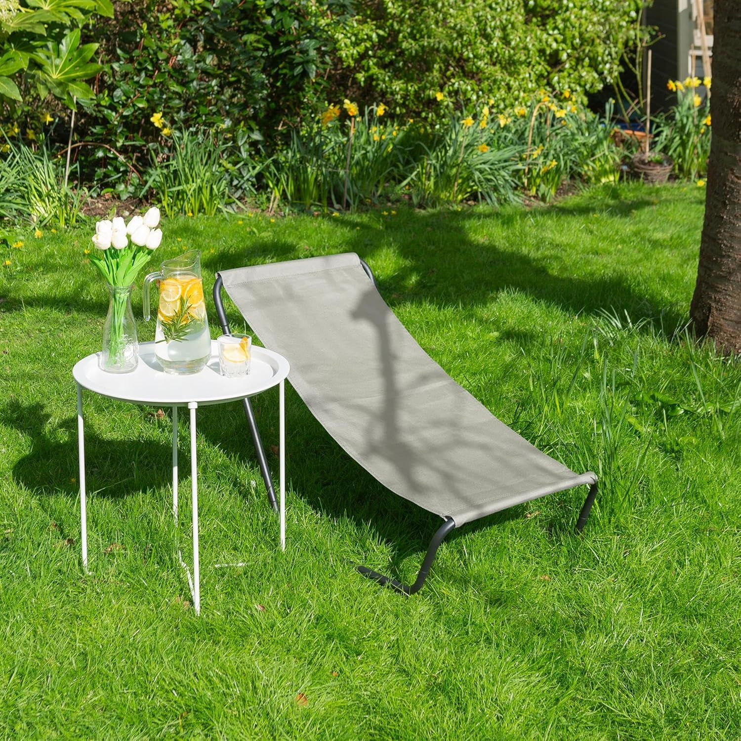 Harbour Housewares Folding Sun Loungers - Beige - Pack of 2 - Canvas Outdoor Lawn Sunlounger Chair Lightweight Portable Chair for Garden, Beach, Picnic, Fishing