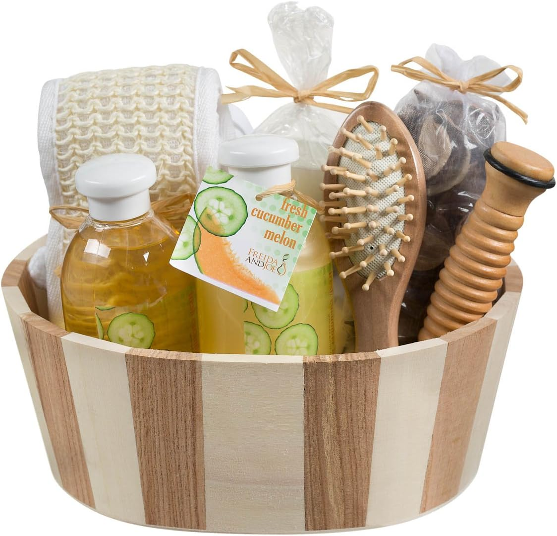 Fresh Cucumber Melon Two Tone Wood Spa Basket Wooden Massage Comb, Reflexology Wood Stick, Back Scrubber Loofah, Candle, Potpourri in an Organza Bag, 260Ml Shower Gel, 260Ml Bubble Bath image number 6