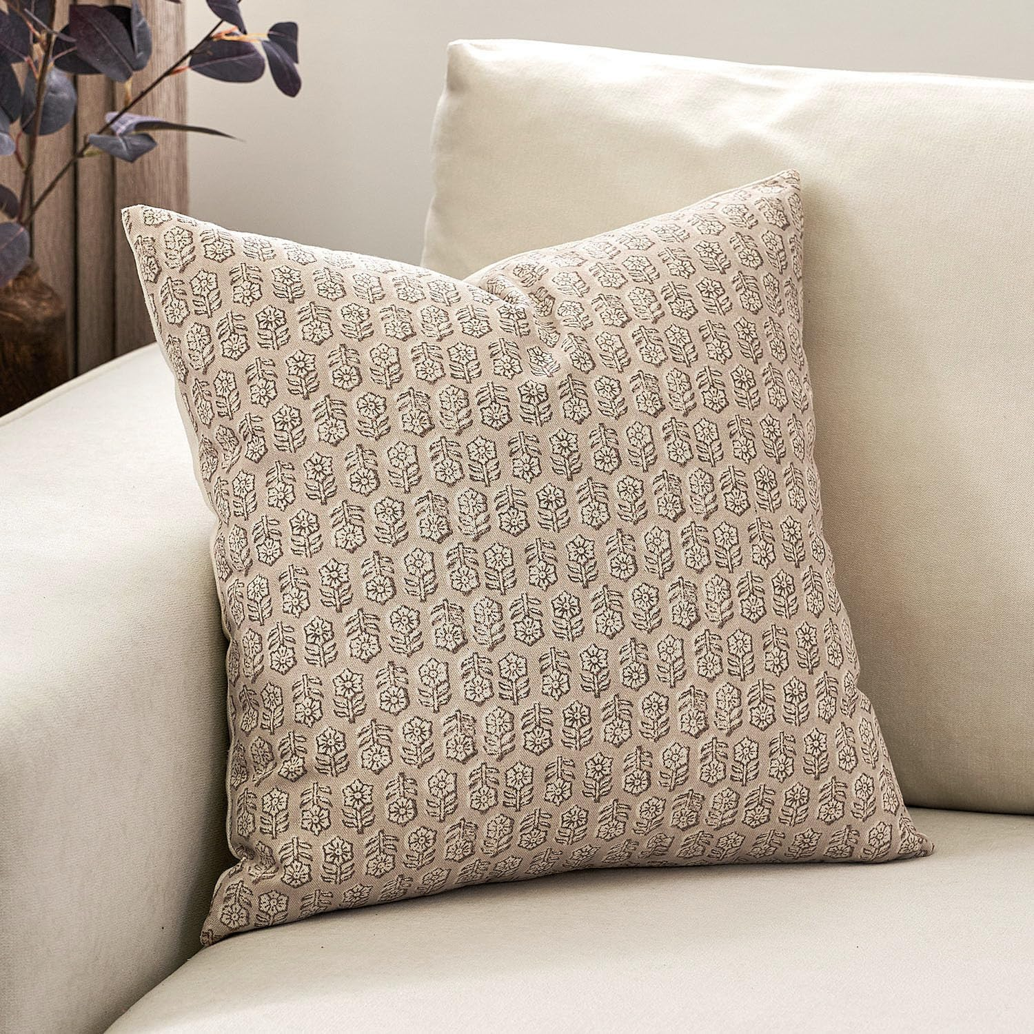 DOMVITUS 18X18 Pillow Cover, Floral Pillow Covers, Couch Pillows for Living Room, Decorative Farmhouse Accent Print Throw Pillow Covers, 1PC, Cloud Cream