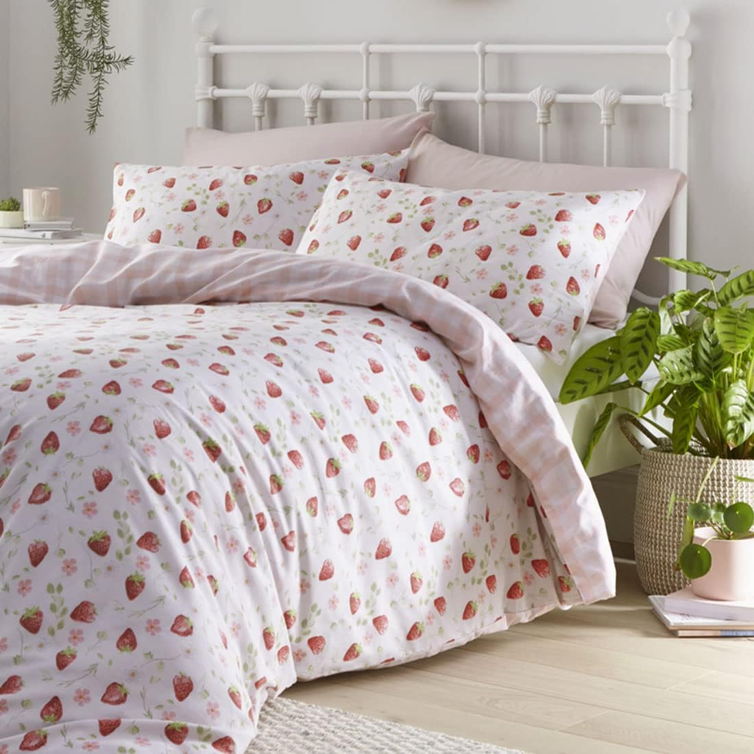 HOMEMAKER BEDDING Duvet Cover Bed Quilt Set Pillow Cases Strawberry Print (King) image number 4