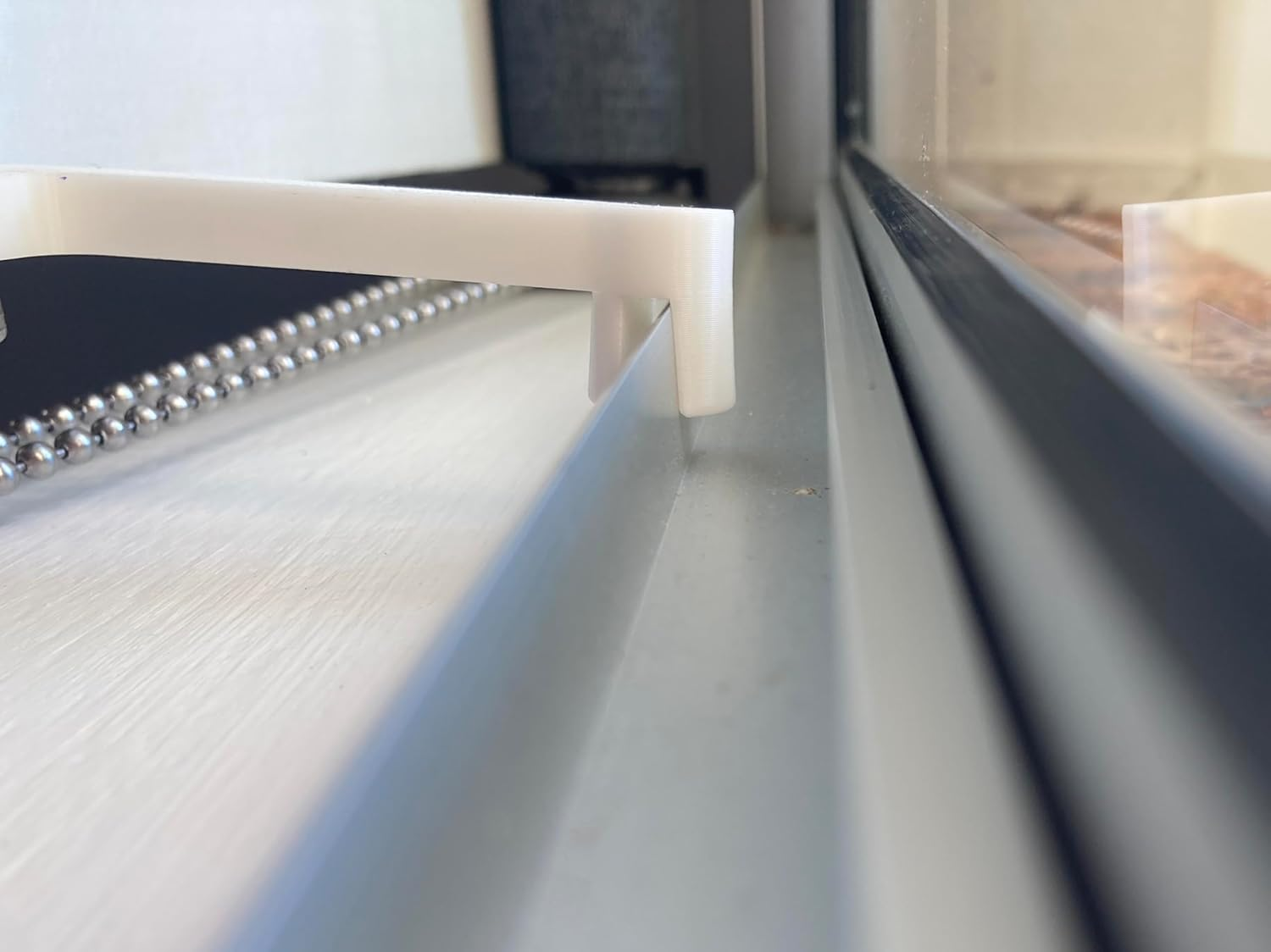 Blindmuffs Blind Guides - Stops Your Blinds Banging in the Wind! image number 3