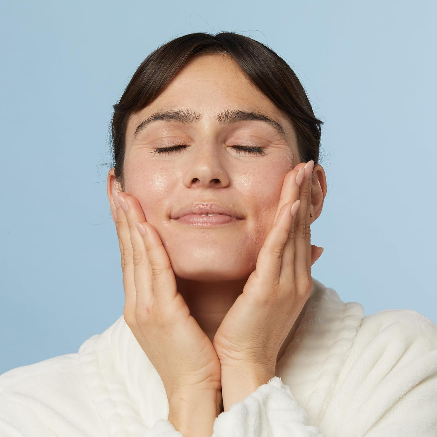 Good Molecules Hyaluronic Acid Serum image number 2