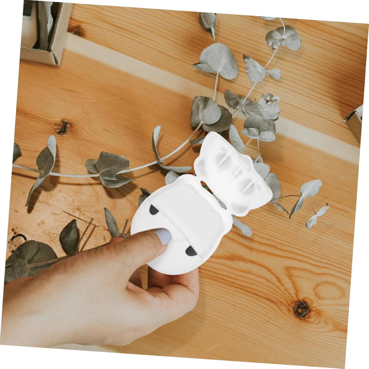 SUPVOX Mini Travel Toiletries Portable Hand Soap Sheets Disposable Soap Paper for Camping Hiking Outdoor Activities Panda Design image number 2