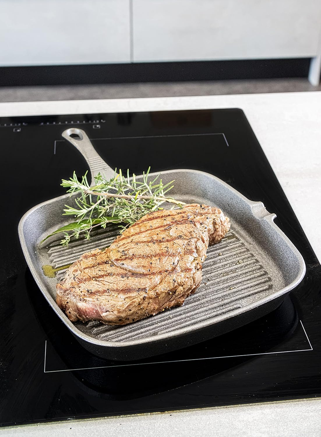 Kitchencraft Cast Iron Griddle Pan for Induction Hob, Square, 23Cm, Black