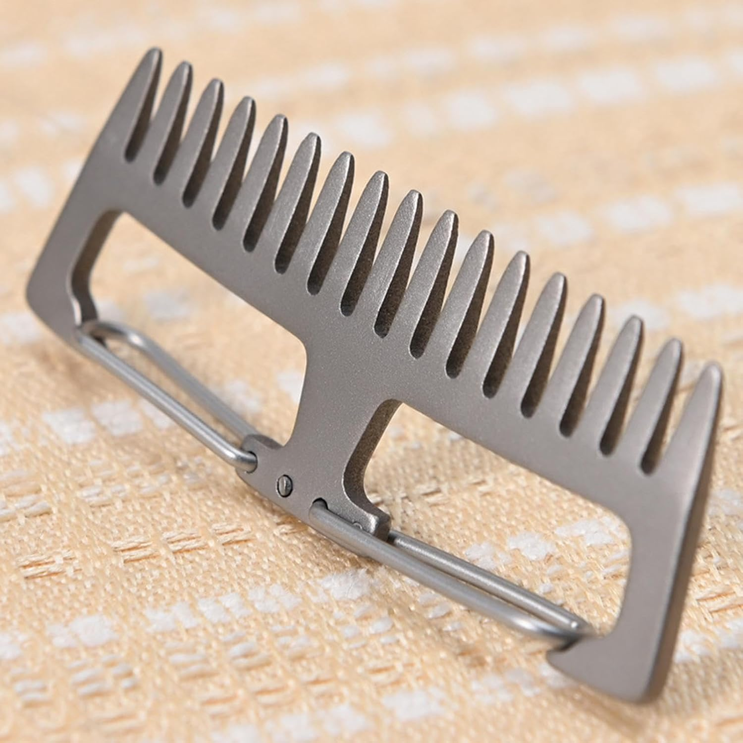 Outdoor Carabiner Comb, Pocket Hair Comb, Titanium Keychain Comb, Anti-Static Comb Tool, Outdoor Comb Tool Carabiner Hair Comb Keychain Hair Comb Titanium Outdoor Comb Mountaineering Comb Tool Hiking image number 1