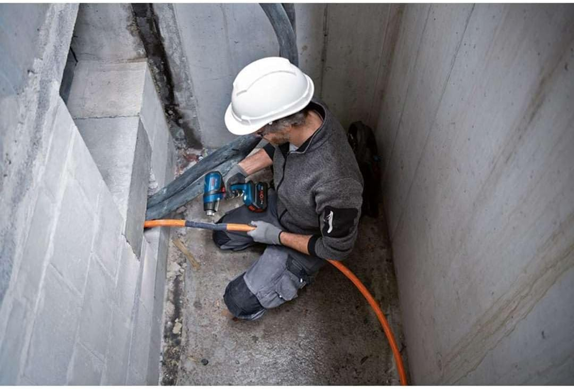 Bosch Professional 18V System GHG 18V-50 Cordless Heat Gun (Excluding Batteries and Charger, Incl. GHG 18V-50, Reflector Nozzle, 32 X 33 Mm, Reduction Nozzle, 9 Mm, in Carton) image number 2