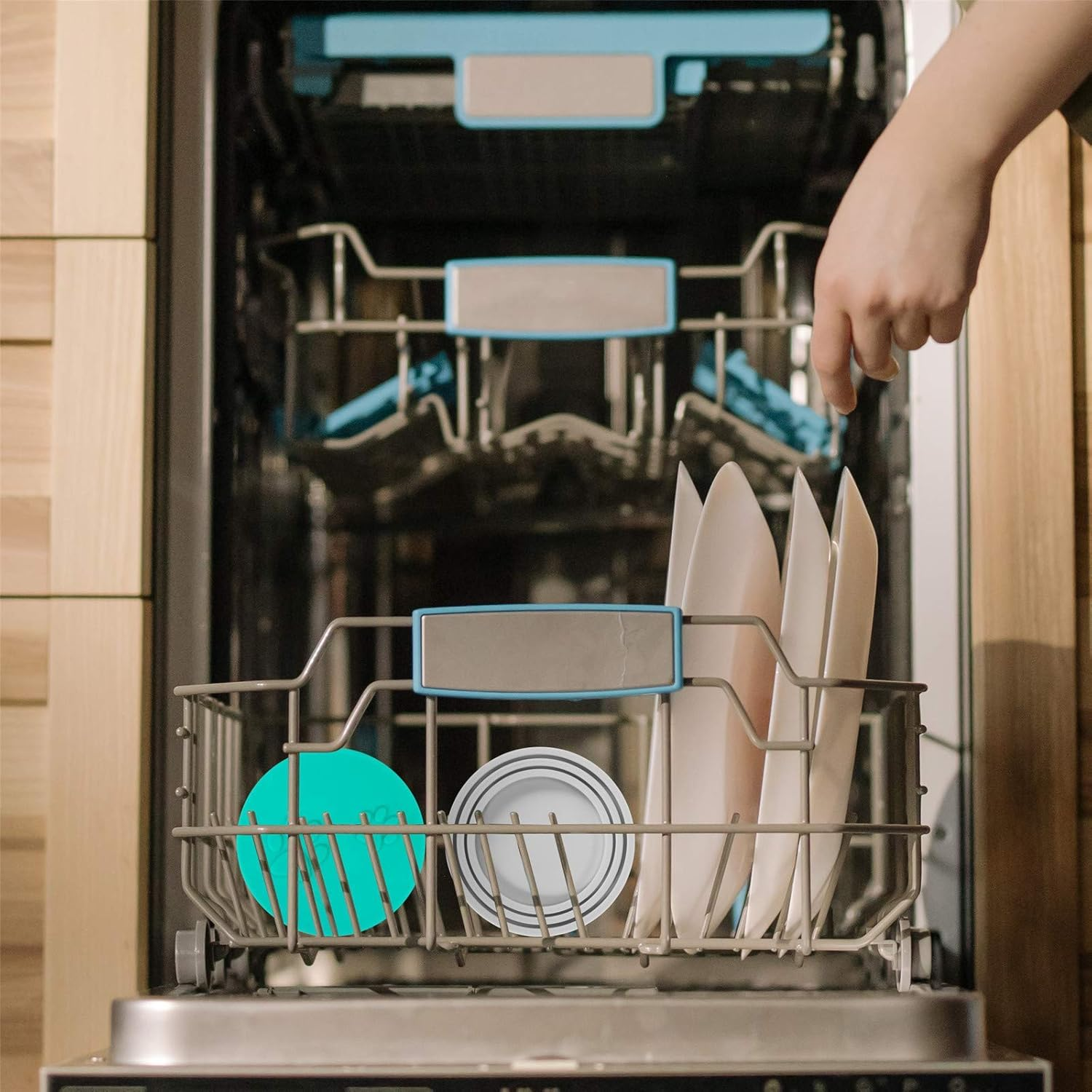 SLSON Pack of 2 Pet Food Can Lids with 2 Spoons and Cute Cat Paw Pattern for Canned Food for Dog and Cat Food, Fits Almost All Food Cans image number 4