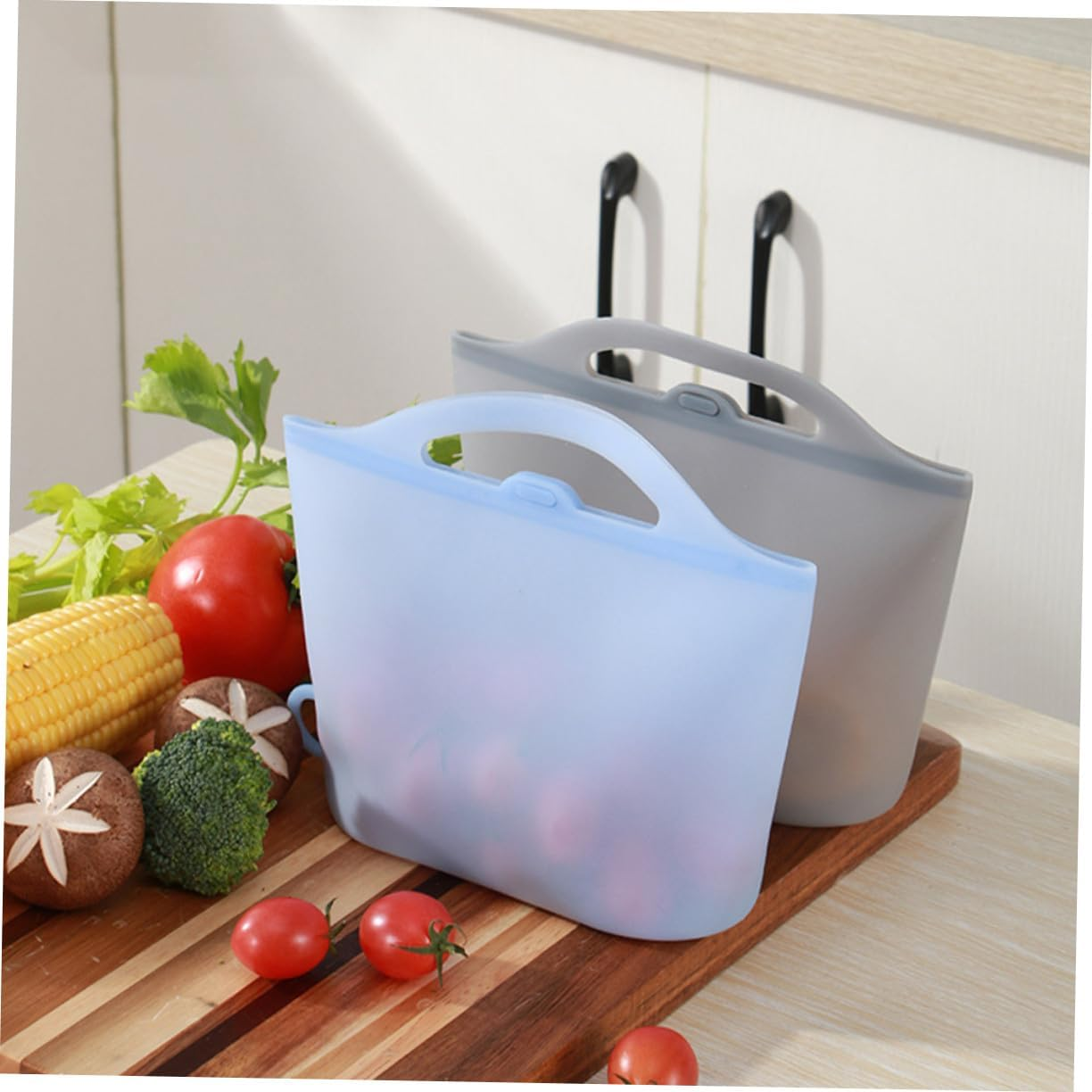 ULTECHNOVO 4Pcs Food Grade Silicone Fresh Keeping Bag Reusable Silicone Bags for Food Storage Kitchen Use image number 3