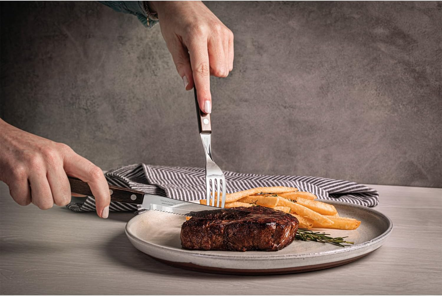 Tramontina Stainless Steel Tableware 24-Pieces Set with Polywood Handles image number 5