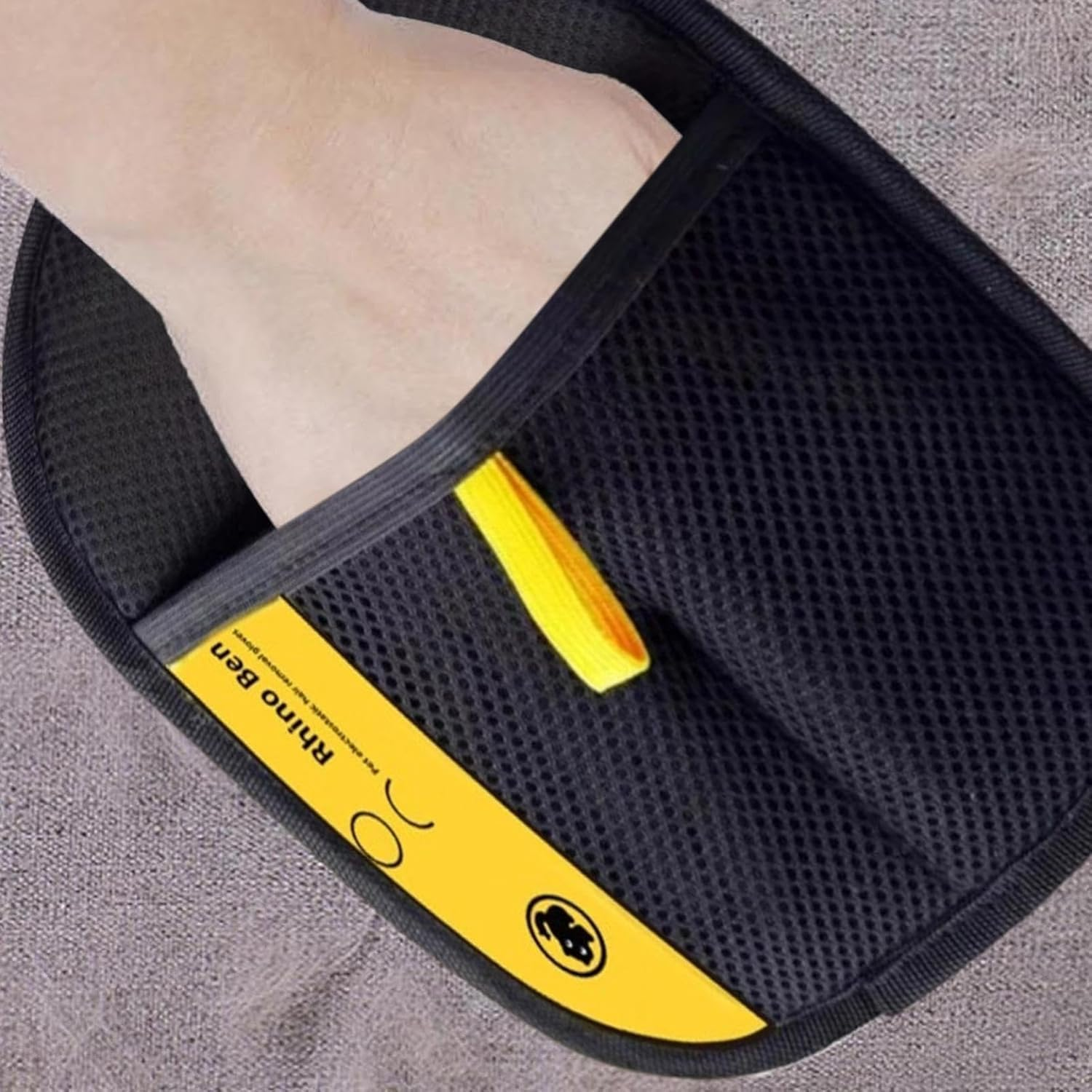 ARREBOL Pet Hair Remover Glove for Cats & Dogs, Reusable Electrostatic Pet Hair Removal Gloves Brush Tool for Carpet, Furniture & Couch image number 1