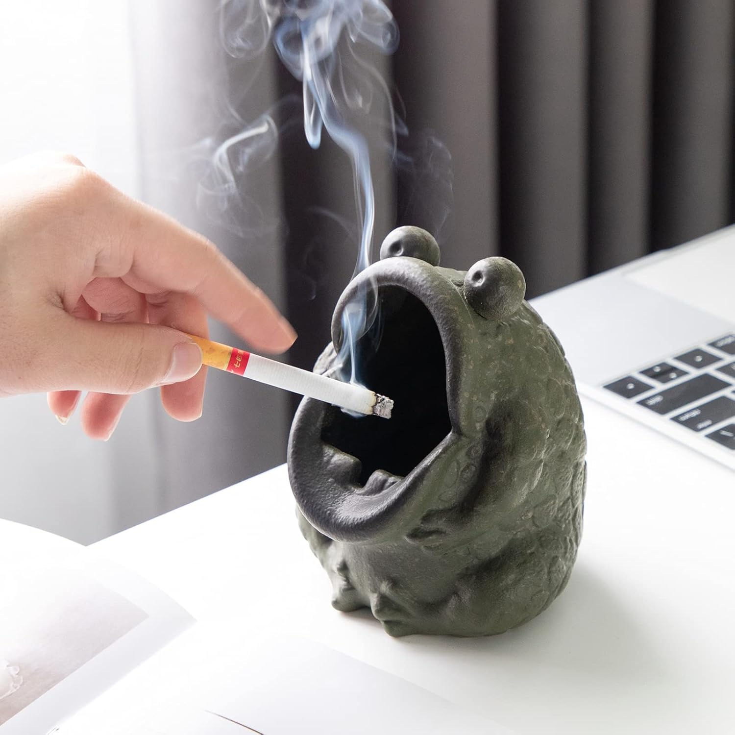 HEER Ceramic Ashtray for Cigarettes, Cute Funny Toad Frog Shape Ash Tray Set for Indoor Outdoor, Windproof Desktop Smoking Ash Holder for Smokers, Vintage Cool Home Office Decoration. image number 3