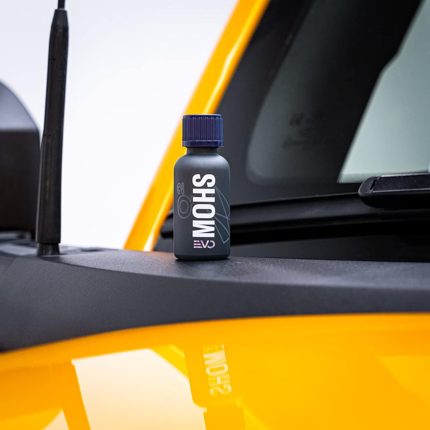 GYEON MOHS Ceramic Coating for Cars | Deep Gloss & 3-Year Protection | DIY Paint Coating Kit for Long-Lasting Shine | Easy Application & Hydrophobic Finish image number 5